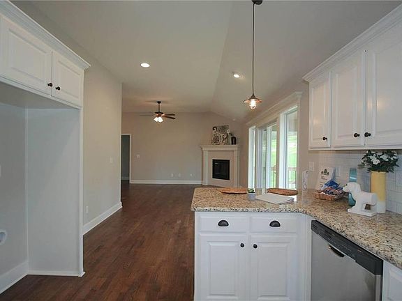 2nd image of 805 SW Apple Grove Ct