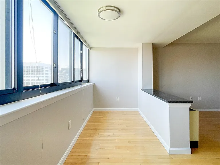 9 Hawthorne Pl #11J — Photo 14