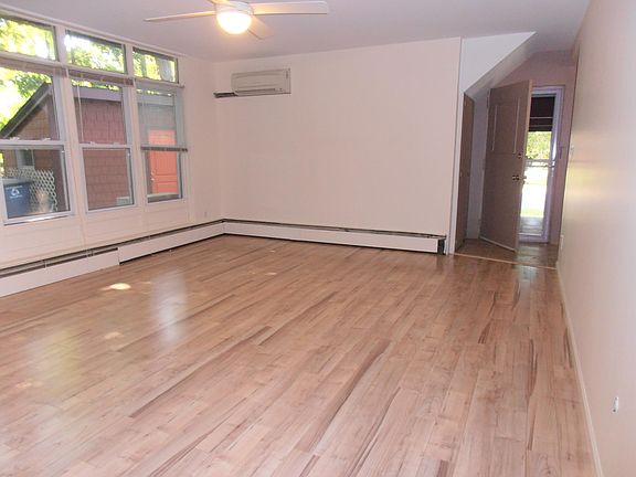 4th image of 1420 Pear St APT 1