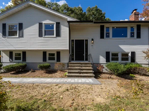 8 Carriage Dr, Acton, MA 01720
