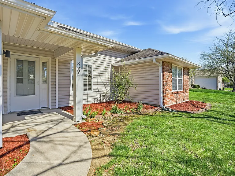 3604 Chatham Dr — Photo 3