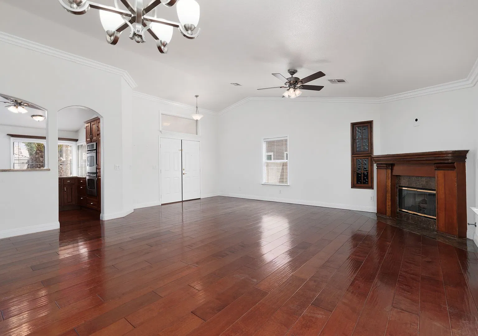 Single story home in Eldorado — Photo 4