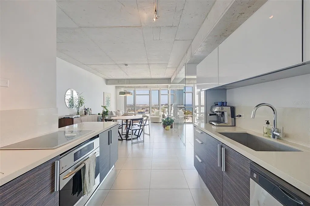 2 bed, 2.0 bath, 1126 sqft, $5,000 — Photo 3