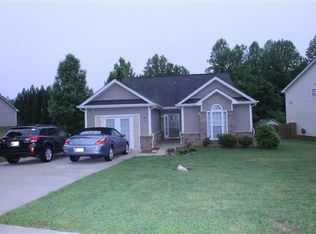 307 Briarwood Dr, Mebane, NC 27302