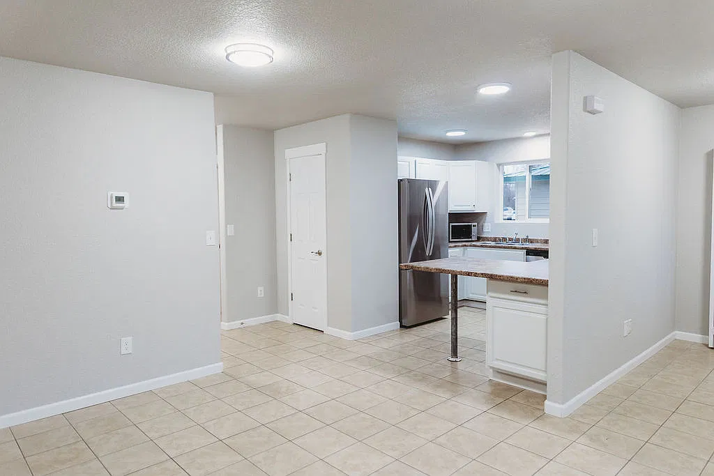 2 bed, 1000 sqft, $1,650 — Photo 3