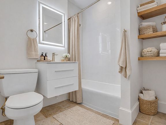 4th image of 1082 Commonwealth Ave #4