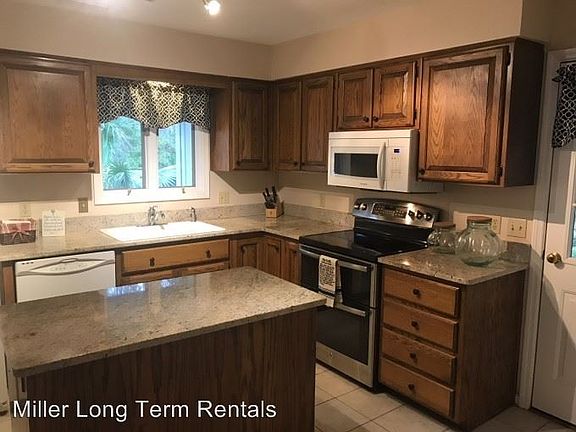 4th image of 38 Edgewood Dr