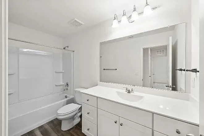 4 bed, 3.0 bath, 2600 sqft, $711 — Photo 3