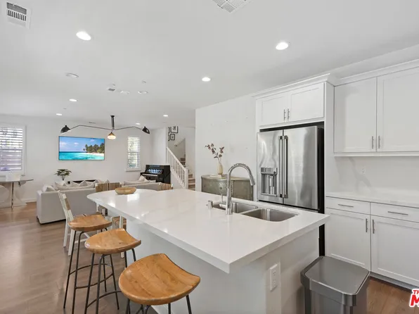 23201 W Canterbury Way, West Hills, CA 91307