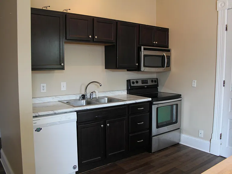59 Green St #B — Photo 11