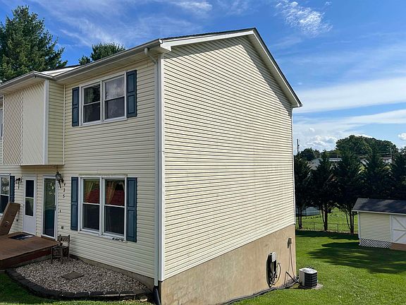 2nd image of 425 Cherokee Dr