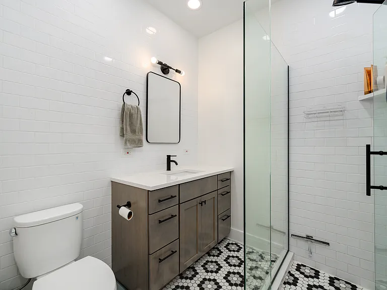 2703 N Sacramento Ave #2 — Photo 13