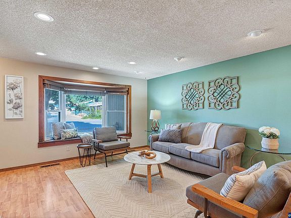2nd image of 5634 Lompoc Ct S