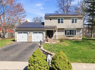 16 McKinley St, Edison, NJ 08820