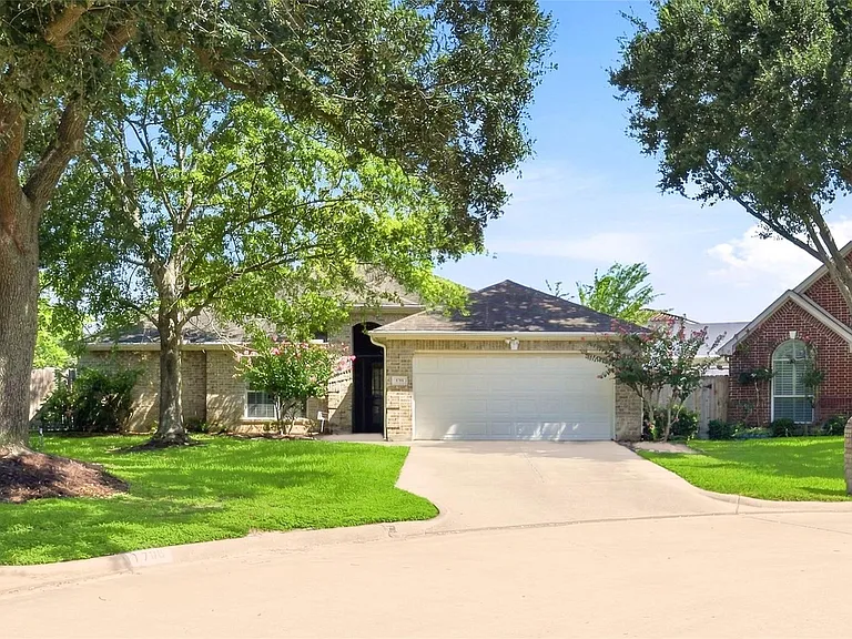 1702 Fantasy Woods Dr — Photo 1