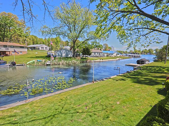 2nd image of 31886 W Lakeshore Dr