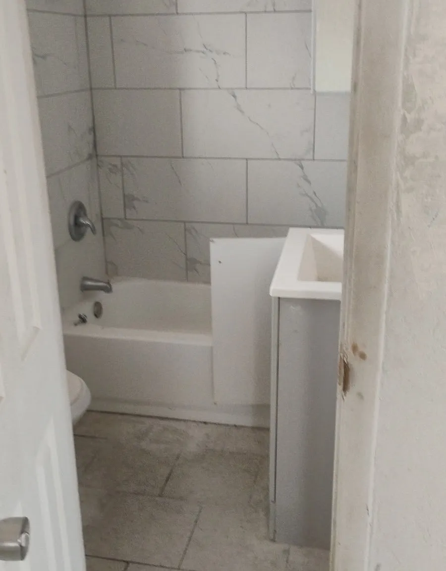 1 bed, 1100 sqft, $995 — Photo 1