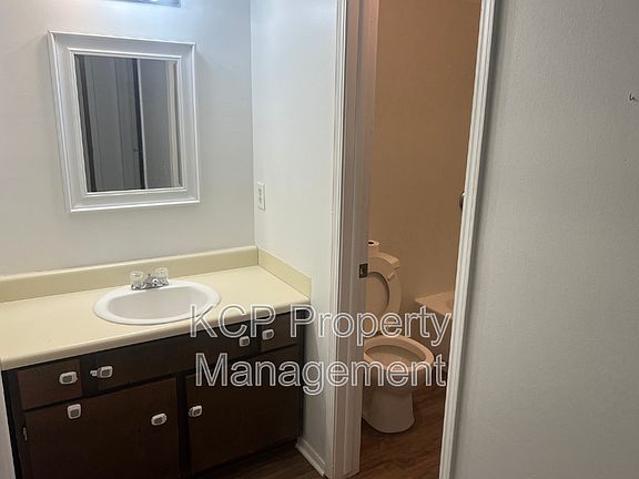4th image of 340 W Dogwood St #8