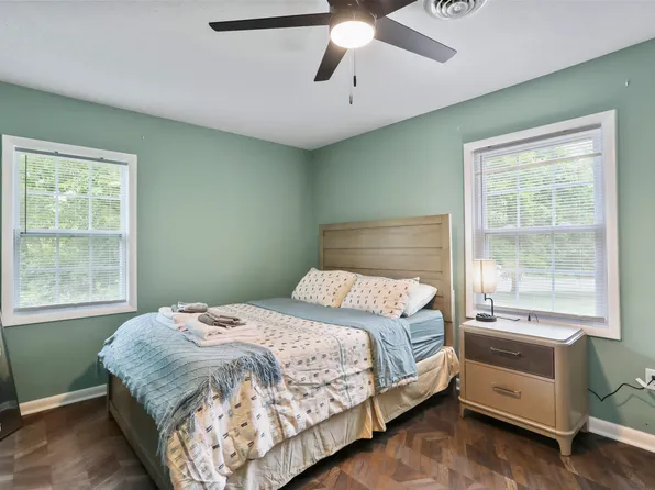 12464 Apple Harvest Dr, Martinsburg, WV 25403