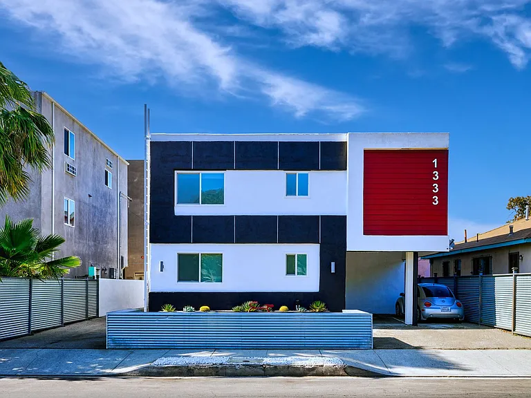 1333 W 36th Pl — Photo 30