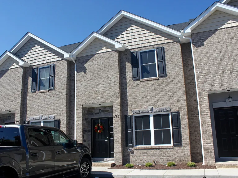 113 Cedar Point Ln — Photo 1