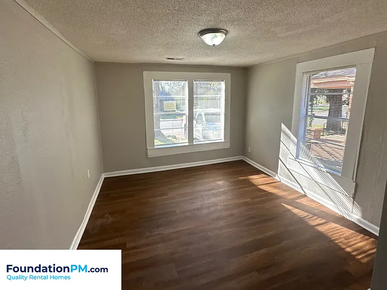1596 Barton St — Photo 8