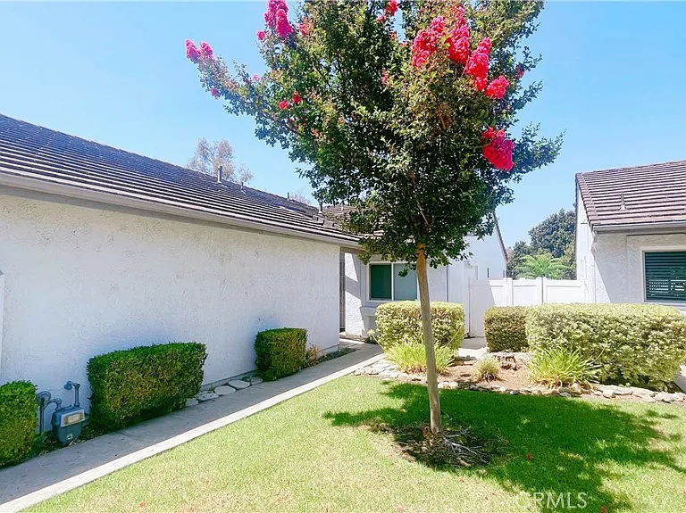 2470 Saratoga Ln — Photo 3