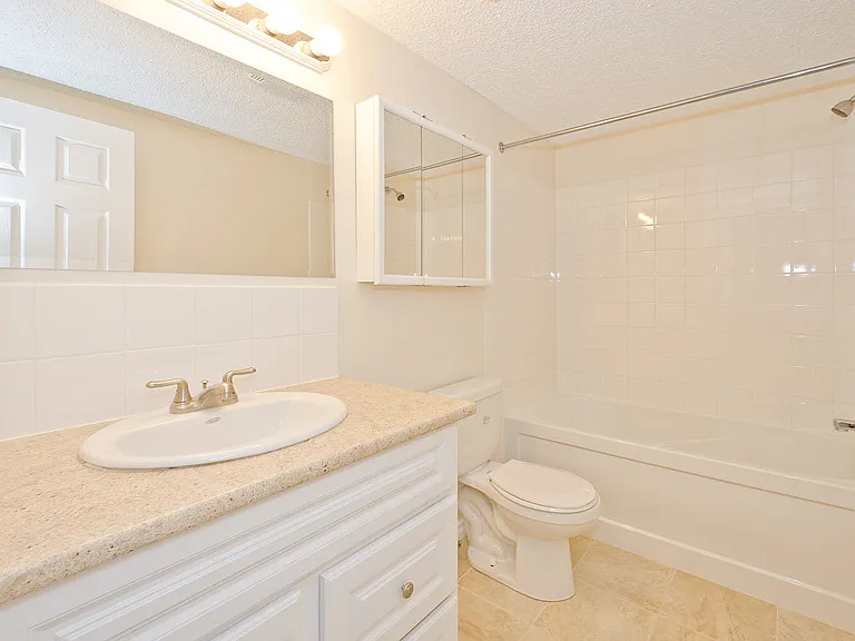 247 20th Ave NE #1 — Photo 13