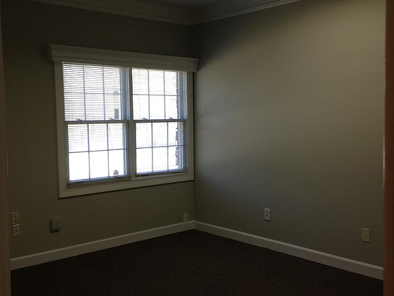 3rd image of 555 Sun Valley Dr