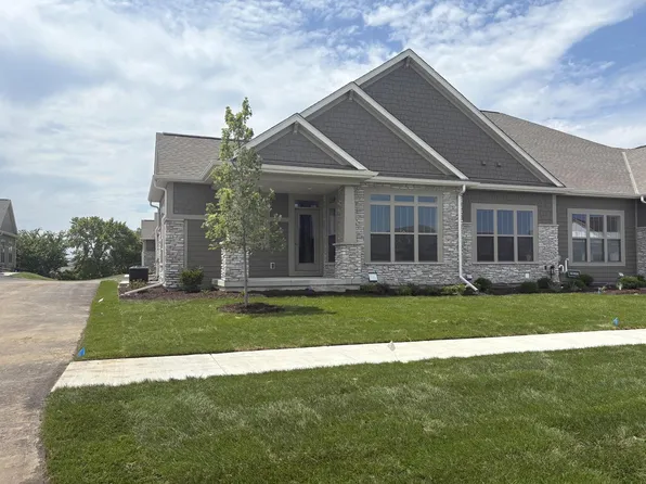 N28W25285 Parkway Ridge CIRCLE -D Bldg 14 Unit 50, Pewaukee, WI 53072