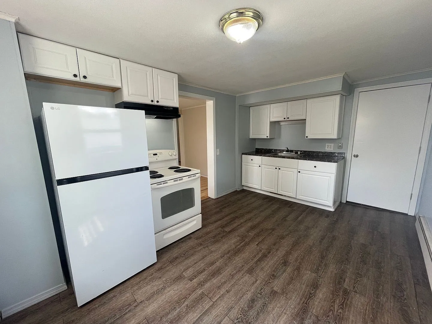 Freshly Updated 2-Bedroom Apartment $1,450/Month — Photo 2