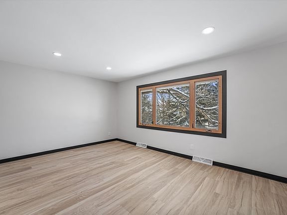3rd image of 666-668 Hearne Ct