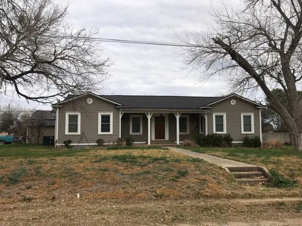 1502 1st St, Floresville, TX 78114
