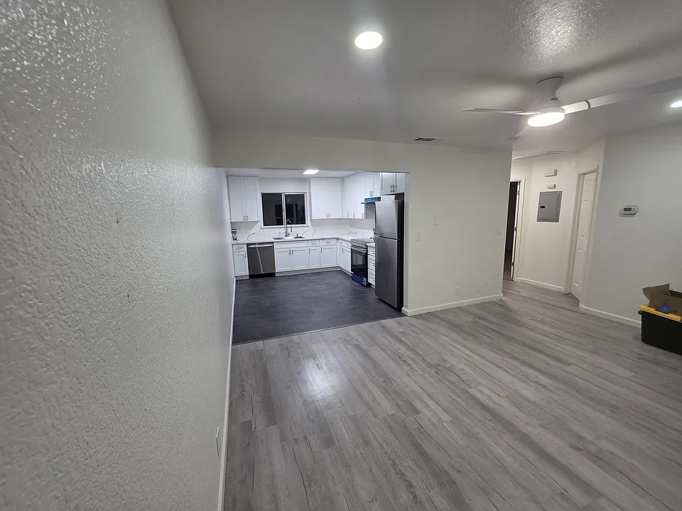 228 Elm Ave #3