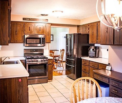 5th image of 7450 James Dr
