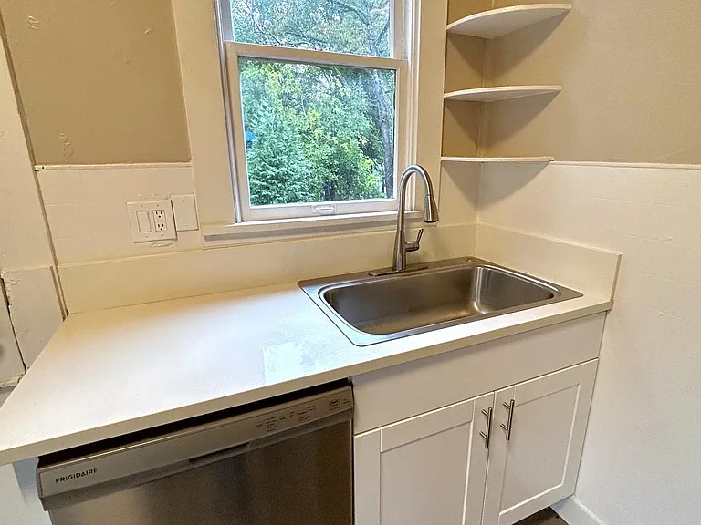2021 SW 6th Ave — Photo 8