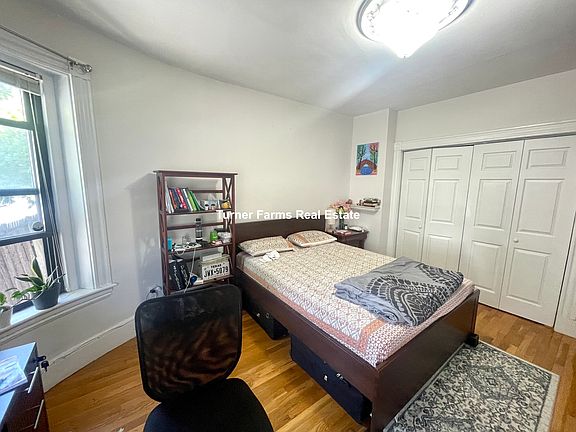 5th image of 40 Cedar St