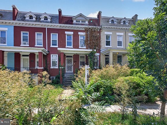 2nd image of 612 Lamont St NW