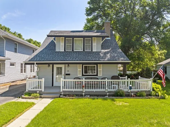 716 9th St NW, Minot, ND 58703