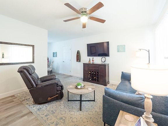 4th image of 865 Longdale Ave