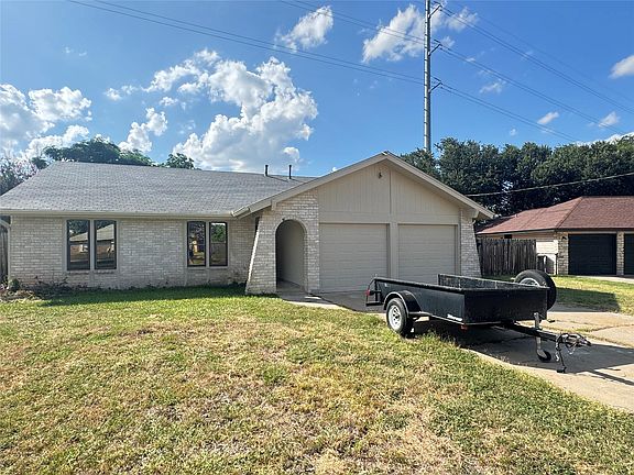 4th image of 705 Garden Villa Cir