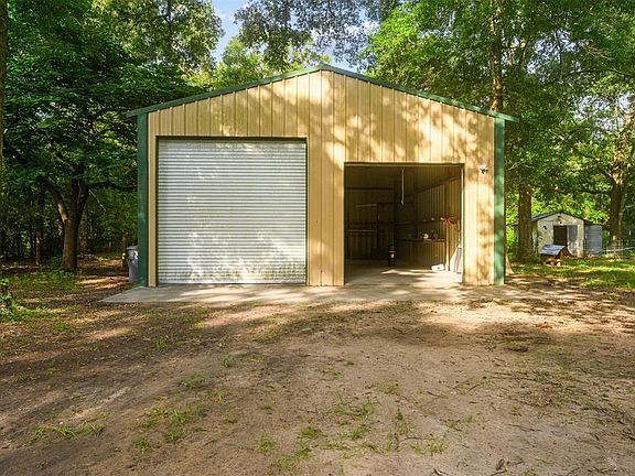 30'X40' metal building that will accommodate an RV. More inside pictures included!