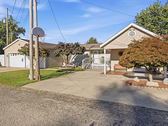 3rd image of 51770 Easy St