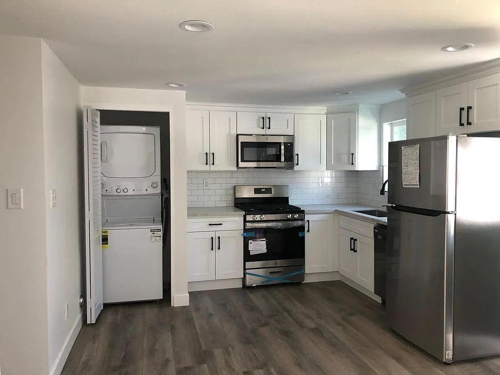 Studio, 400 sqft, $2,200 — Photo 1