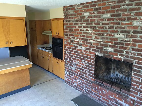 5th image of 1770 NE 65th Ave