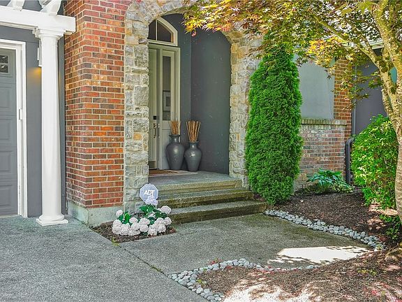 Prepare to fall in love with this beautifully updated home featuring 3230* sq ft, 3 bedrooms, large bonus room doubles a 4th bedroom, 3.5 bathrooms and main floor study. 