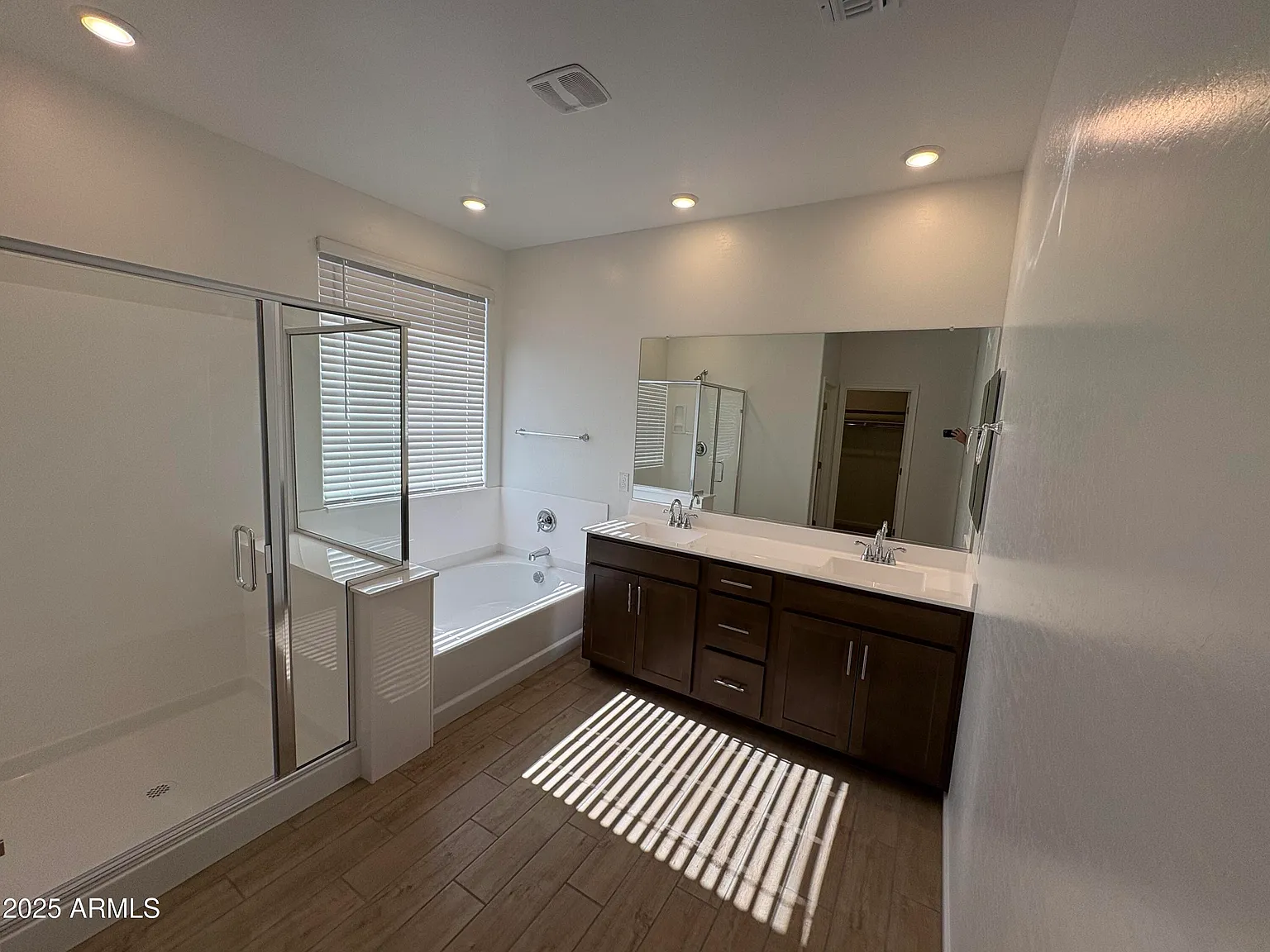 4 bed, 3.0 bath, 1958 sqft, $2,399 — Photo 2