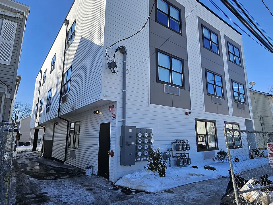 22 Seeley St #201