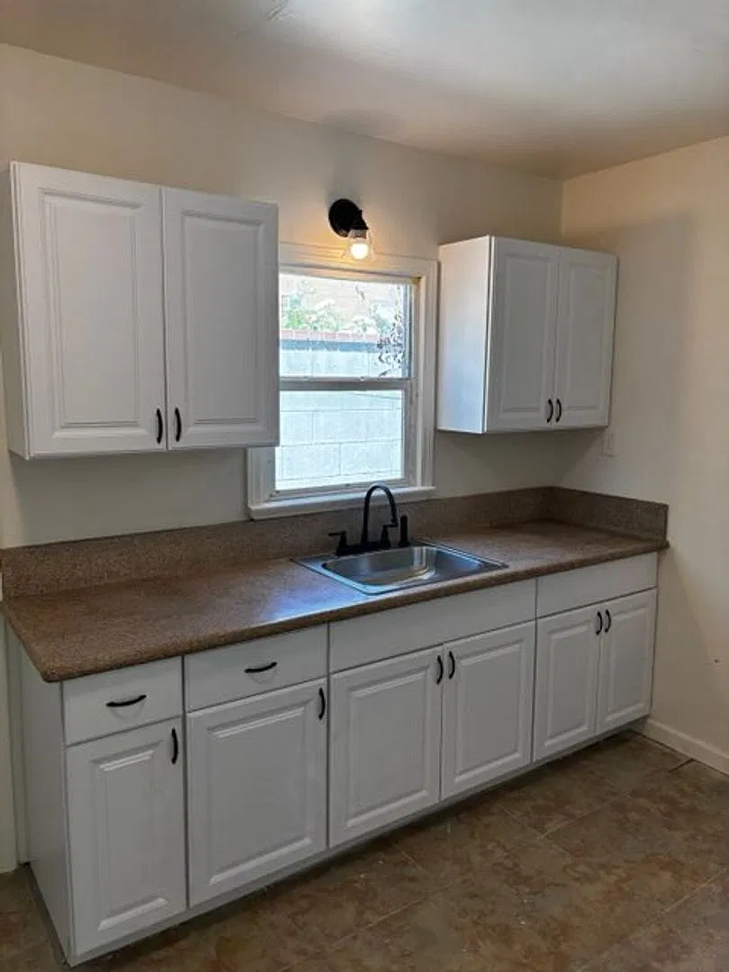 519 Warren St — Photo 3