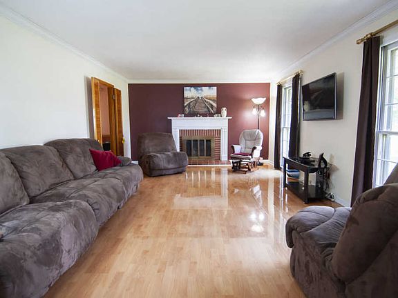 5th image of 1909 Meadowcreek Dr